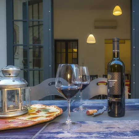 Quattro Cantoni House
